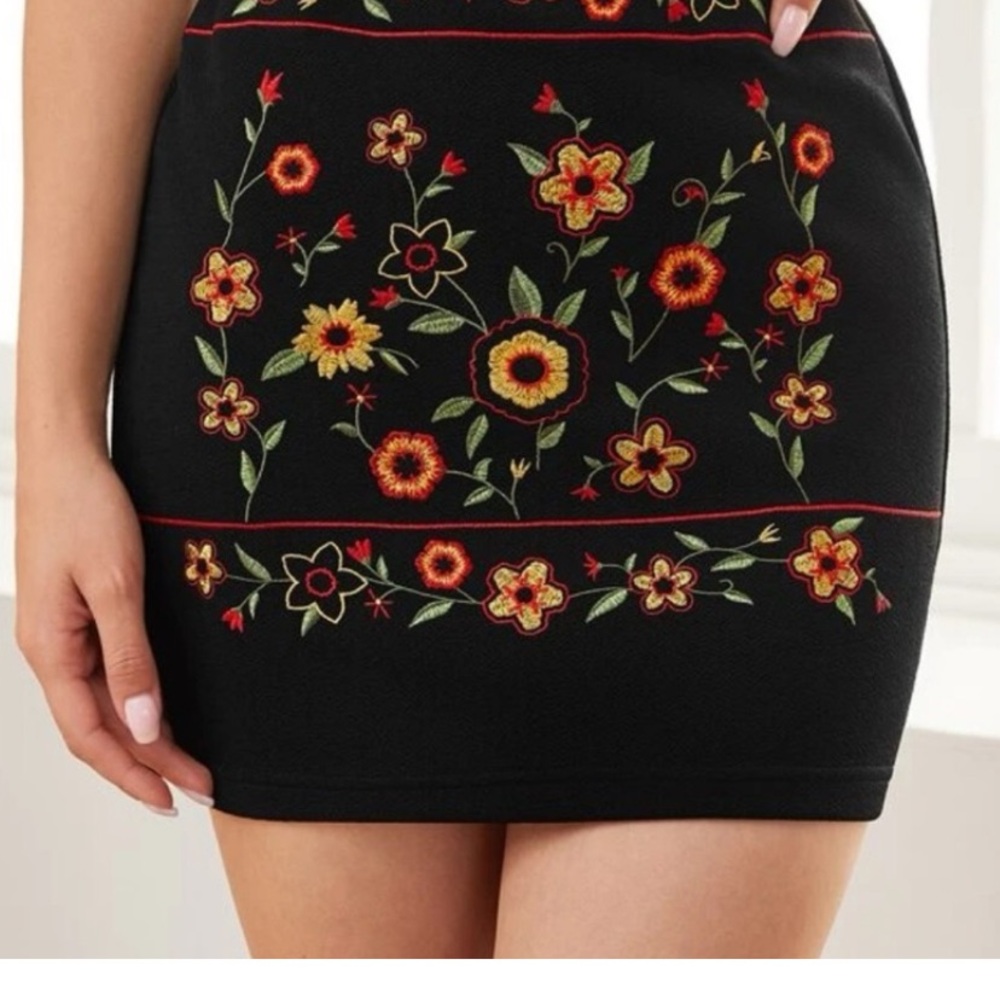 SHEIN Black Mini Skirt with Floral Embroidery